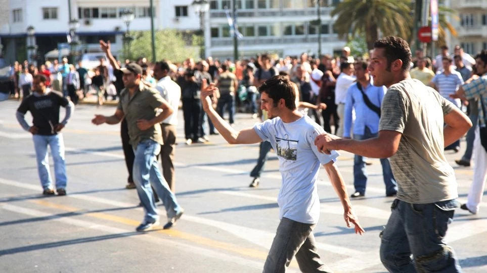 Κύκλωμα παράνομων όπλων στους κόλπους των μεταναστών – Θέμα χρόνου να αποτελέσουν απειλή για την εσωτερική ασφάλεια της χώρας